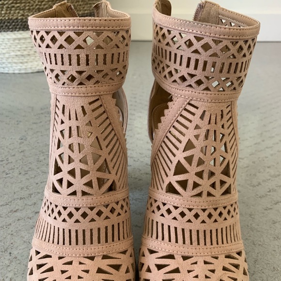 Angle strap heels - Picture 4 of 7